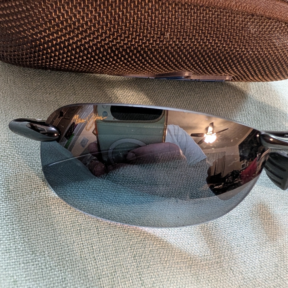 Maui Jim Black Rimless Sunglasses with Brown Zipper Case - Picture 8 of 11